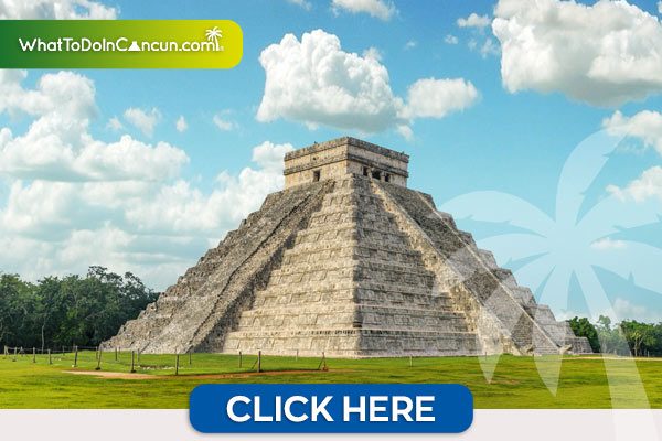 Pirámide de Kukulcan en Chiché Itzá iluminada por el sol